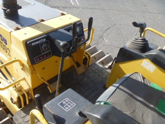 ขายด่วนรถแทรคเตอร์ตีนตะขาบ ใบมีดสไลด์ 6 ทิศทาง  D20P-7E  ซีเรียล 81xxx  นำเข้าเองจากญี่ปุ่นยังไม่เคยใช้งานในไทย สภาพสวย