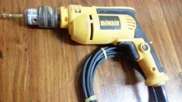ขายสว่านไฟฟ้า2ระบบขนาดหัว4หุนยี่ห้อDEWALTสภาพสวยๆพร้อมใช้งานคับ