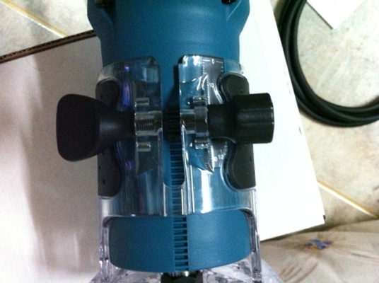 ขายเครื่องทริมเมอร์ (Trimmer) Makita รุ่น 3709(เครื่องเซาะร่องไม้ใช้ งานเหมือนเครื่องเร้าเตอร์) ราคาถูกมาก