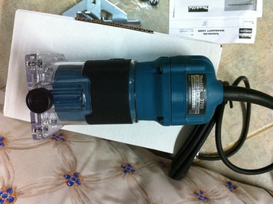 ขายเครื่องทริมเมอร์ (Trimmer) Makita รุ่น 3709(เครื่องเซาะร่องไม้ใช้ งานเหมือนเครื่องเร้าเตอร์) ราคาถูกมาก