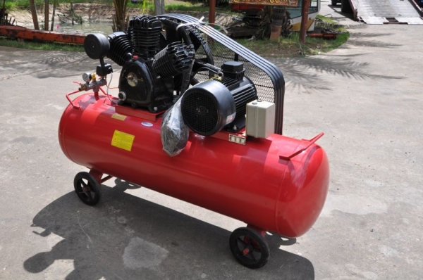 ขายปั้มลม 3สูบ(300ลิตรใหญ่) สภาพสวยเดิม ของใหม่เปิดตู้ติดมา1ตัว 35,000บาท เท่านั้น!!