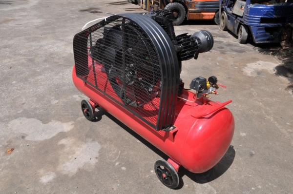 ขายปั้มลม 3สูบ(300ลิตรใหญ่) สภาพสวยเดิม ของใหม่เปิดตู้ติดมา1ตัว 35,000บาท เท่านั้น!!