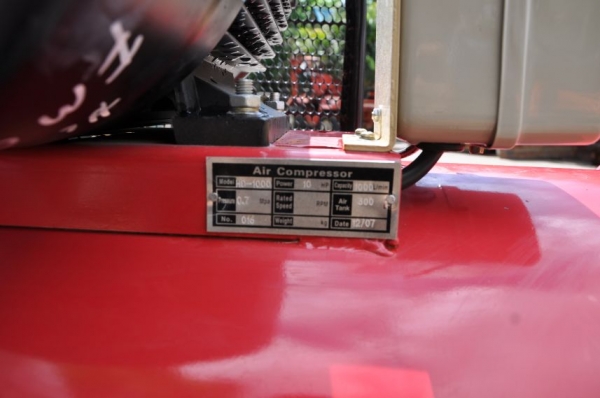 ขายปั้มลม 3สูบ(300ลิตรใหญ่) สภาพสวยเดิม ของใหม่เปิดตู้ติดมา1ตัว 35,000บาท เท่านั้น!!