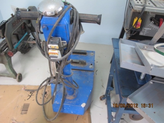 ขายเครื่องขัดพื้นไม้ 7,500 บาท ครับ