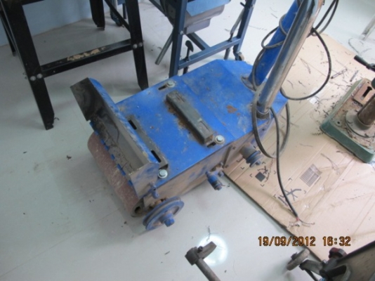 ขายเครื่องขัดพื้นไม้ 7,500 บาท ครับ