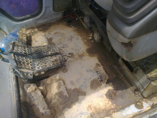 ฝากขายแม็คโค HITACHI EX200-2 ฝากขายแม็คโค HITACHI EX200-2