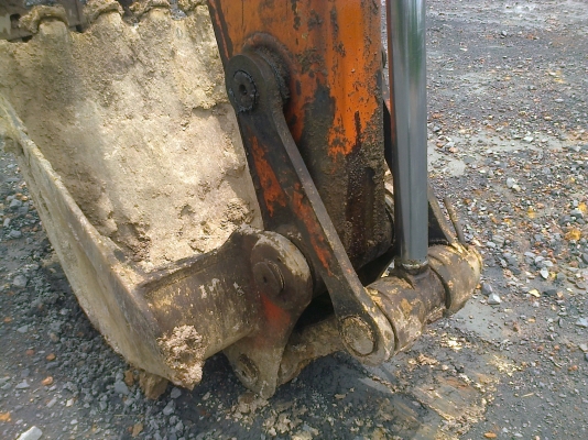 ฝากขายแม็คโค HITACHI EX200-2 ฝากขายแม็คโค HITACHI EX200-2