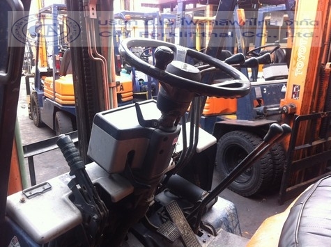 ขายรถ โฟล์คลิฟท์ TOYOTA รุ่น 5-FD20