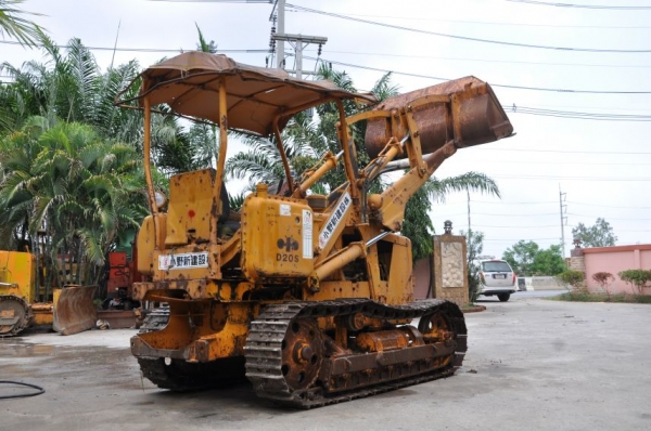 ขายรถตักแทรคเตอร์ KOMATSU D20S สภาพสวยเดิมจากญี่ปุ่น หาอยู่รับรองไม่ผิดหวัง 125,000 เท่านั้น!!