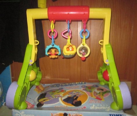 รถผลักเดิน TOMY POOH / เก้าอี้นั่งกินข้าวเด็ก / ตัวต่อเสริมพัฒนาการ