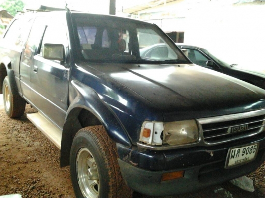 ISUZU TFR มังกรทอง SPACECAB SL 2.8 MT ปี 39 แป๊ะยิ้ม รถบ้านสภาพดีพร้อมใช้งาน กระบะมีหลังคาแคร์รี่บอยให้ครบพร้อม เครื่องแห้งแรงดีไม่เยิ้ม ภายในเก๋งคอนโซลสวยครบ แอร์ พวงมาลัยเพาเวอร์ ช่วงล่างแน่นคัชซีสวย ล้อแม็กลายสวย ยางสภาพดี 70\% พร้อมใช้งาน เอกสารทะเบียน