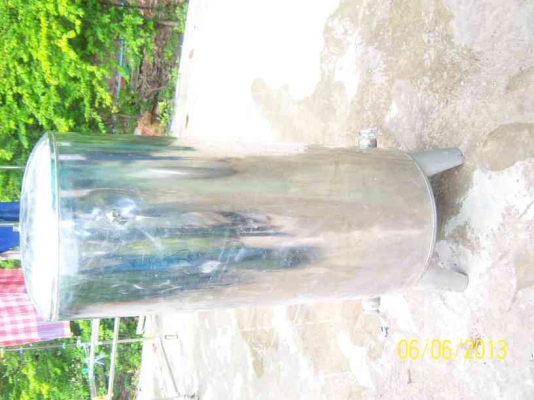 ถังพักนํ้าใบใหญ่เป็นสแตนเลส