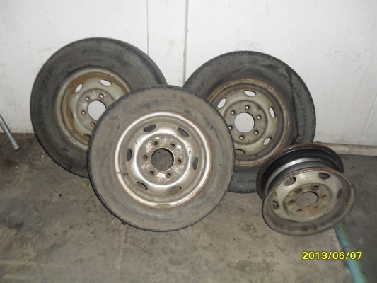 ขายล้อกระทะ 14นิ้ว 6 รู พร้อมยาง 3 เส้น เดิมๆ ยางใช้งานได้