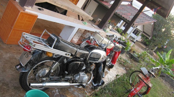 ขาย ชี92 ชีหมูจู๊ดๆๆสวยๆอะไหล่เดิมๆทั้งคันเครื่องทำมาใหม่แปลงcdi เรียบร้อยครับขี่ดีไม่มีสดุดเครื่องสตาร์ทีเดียวติดไม่ดังไม่หอนไม่เยิ้มมาลองขับดูก่อนได้ครับ....no-book.....ขายที่39000บาทเรื่อยๆครับไม่รีบ....ขายได้ขายครับ สนใจติดต่อ080-1696651รถอยู่อำนาจเจร