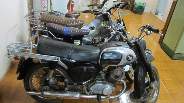 ขาย ชี92 ชีหมูจู๊ดๆๆสวยๆอะไหล่เดิมๆทั้งคันเครื่องทำมาใหม่แปลงcdi เรียบร้อยครับขี่ดีไม่มีสดุดเครื่องสตาร์ทีเดียวติดไม่ดังไม่หอนไม่เยิ้มมาลองขับดูก่อนได้ครับ....no-book.....ขายที่39000บาทเรื่อยๆครับไม่รีบ....ขายได้ขายครับ สนใจติดต่อ080-1696651รถอยู่อำนาจเจร