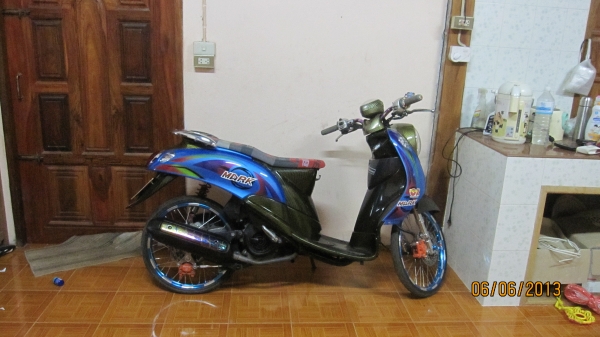 คันนี้ตัดใจขายครับฟีโน่สภาพหล่อๆครับแต่งหมดไปเยอะครับเครื่องเดิมๆไม่เคยแตะเสียงเงียบกริบ...รถจอดไม่มีคนขี่ครับทะเบียนเต็มพร้อมชุดโอนเปิด25500บาทสนใจติดต่อ0801696651 รถยุอำนาจเจริญครับส่งทั่วไทย