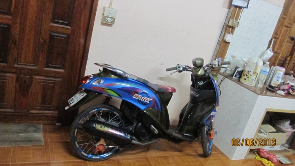 คันนี้ตัดใจขายครับฟีโน่สภาพหล่อๆครับแต่งหมดไปเยอะครับเครื่องเดิมๆไม่เคยแตะเสียงเงียบกริบ...รถจอดไม่มีคนขี่ครับทะเบียนเต็มพร้อมชุดโอนเปิด25500บาทสนใจติดต่อ0801696651 รถยุอำนาจเจริญครับส่งทั่วไทย