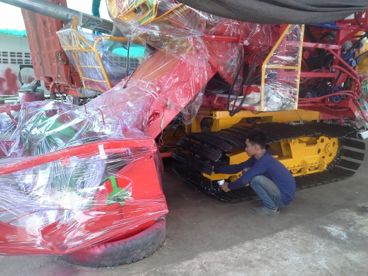 ขายแล้วครับ นำส่งเรียบร้อย ไปอำนาจเจริญคันที่ 2 หลังจากจากติดตามเรามาตั้งแต่คันแรก เห็นรถกำลังรื้อก็วางมัดจำเลย กลัวไม่ทัน