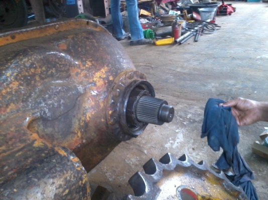 ขายแล้วครับ นำส่งเรียบร้อย ไปอำนาจเจริญคันที่ 2 หลังจากจากติดตามเรามาตั้งแต่คันแรก เห็นรถกำลังรื้อก็วางมัดจำเลย กลัวไม่ทัน