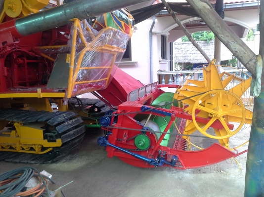 ขายแล้วครับ นำส่งเรียบร้อย ไปอำนาจเจริญคันที่ 2 หลังจากจากติดตามเรามาตั้งแต่คันแรก เห็นรถกำลังรื้อก็วางมัดจำเลย กลัวไม่ทัน