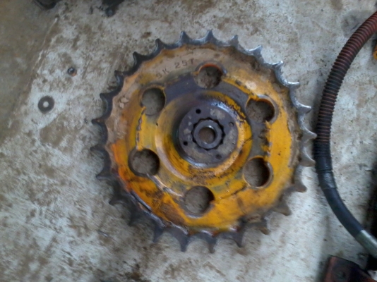 ขายแล้วครับ นำส่งเรียบร้อย ไปอำนาจเจริญคันที่ 2 หลังจากจากติดตามเรามาตั้งแต่คันแรก เห็นรถกำลังรื้อก็วางมัดจำเลย กลัวไม่ทัน