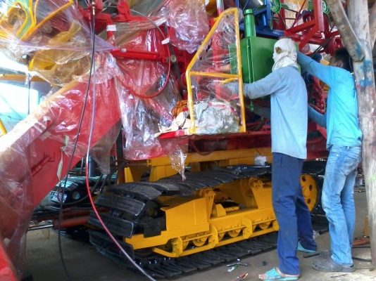 ขายแล้วครับ นำส่งเรียบร้อย ไปอำนาจเจริญคันที่ 2 หลังจากจากติดตามเรามาตั้งแต่คันแรก เห็นรถกำลังรื้อก็วางมัดจำเลย กลัวไม่ทัน