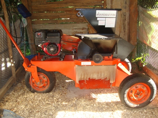 น้าต้องใช้เงินด่วน ครับฝากขายเครื่องบดย่อยกิ่งไม้ ชื้อมาไม่กี่เดือน ราคาคุ้มๆครับ