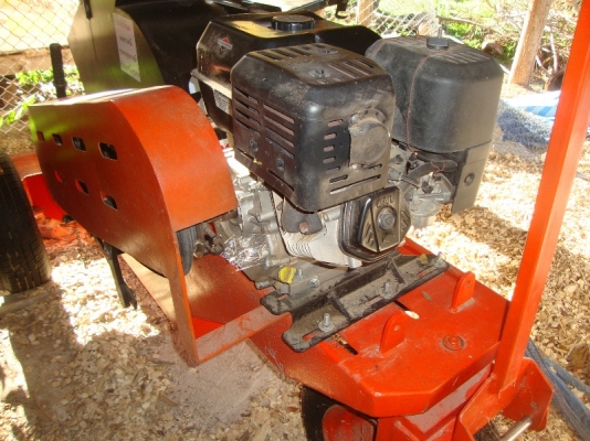 น้าต้องใช้เงินด่วน ครับฝากขายเครื่องบดย่อยกิ่งไม้ ชื้อมาไม่กี่เดือน ราคาคุ้มๆครับ