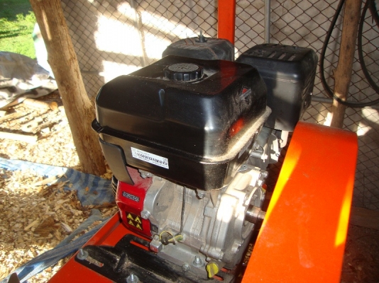 น้าต้องใช้เงินด่วน ครับฝากขายเครื่องบดย่อยกิ่งไม้ ชื้อมาไม่กี่เดือน ราคาคุ้มๆครับ