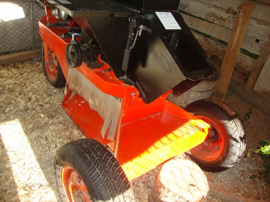 น้าต้องใช้เงินด่วน ครับฝากขายเครื่องบดย่อยกิ่งไม้ ชื้อมาไม่กี่เดือน ราคาคุ้มๆครับ