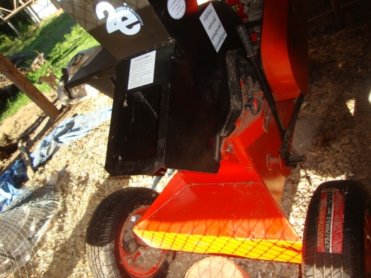 น้าต้องใช้เงินด่วน ครับฝากขายเครื่องบดย่อยกิ่งไม้ ชื้อมาไม่กี่เดือน ราคาคุ้มๆครับ