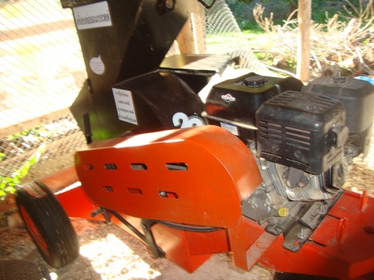 น้าต้องใช้เงินด่วน ครับฝากขายเครื่องบดย่อยกิ่งไม้ ชื้อมาไม่กี่เดือน ราคาคุ้มๆครับ