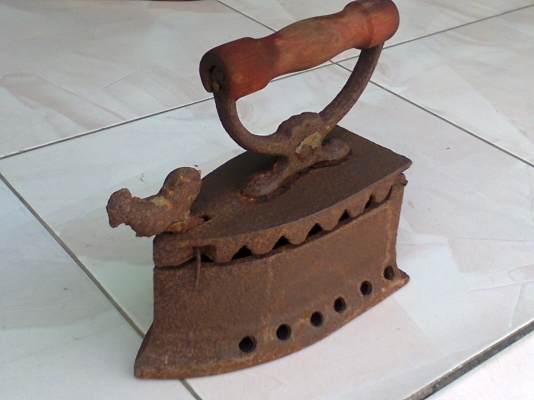 ขายเตารีดหัวไก่โบราณมีหลายตัว