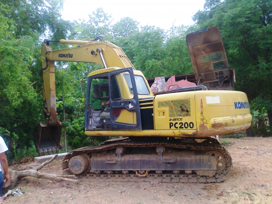 ขาย..รถขุด KOMATSU PC200-6-83xxx เครื่องเดิม ปั้มเดิม รถสวย สีเดิม ๆ มีทะเบียน ราคาต่อรองได้อีก.