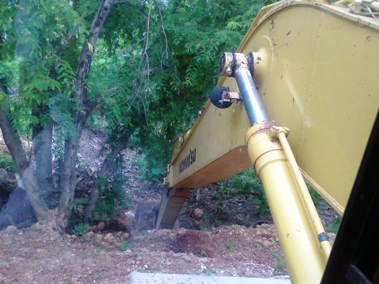 ขาย..รถขุด KOMATSU PC200-6-83xxx เครื่องเดิม ปั้มเดิม รถสวย สีเดิม ๆ มีทะเบียน ราคาต่อรองได้อีก.