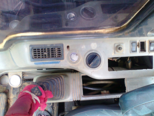 ขาย..รถขุด KOMATSU PC200-6-83xxx เครื่องเดิม ปั้มเดิม รถสวย สีเดิม ๆ มีทะเบียน ราคาต่อรองได้อีก.