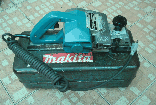 ขายด่วนกบไฟฟ้า Makita รุ่น1100 Made in japan 100\%