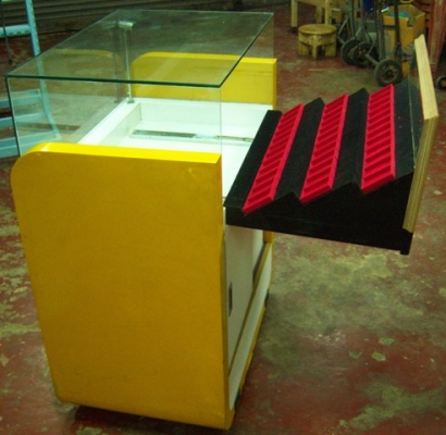 ตู้โชร์พระ สภาพมือสอง