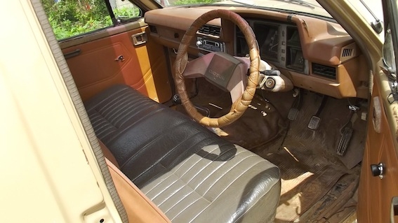 datsun 720  4ขอ พร้อมใช้ 45000