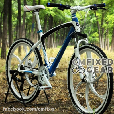 ขายจักรยานเสือภูเขา ล้อแม็กซ์สุดหรู สีสดใสขาวน้ำเงิน เท่มาก