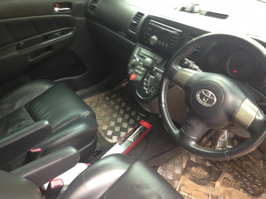 TOYOTA WISH VVTi  2.0 AT ปี 2004 รถบ้านสวยจัดทั้งคัน ติดตั้งแก๊ส LPG ระบบหัวฉีดประหยัดมากๆครับ เครื่องแน่นแรงดี ภายในสวยครบหรูหรา CD เบาะหนัง พ.เพาเวอร์ ก.ไฟฟ้า อุปกรณ์อำนวยความสะดวกครบครัน ช่วงล่างแน่นหนึบ ล้อแม็ก ยางสภาพดี 70\% พร้อมใช้งาน ราคาต่อรองไ