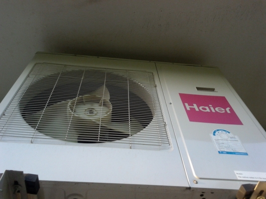 ขายแอร์ Haier/24000 BTU. สภาพ 99\% รับประกันศูนย์ 4 ปี   14000บาทใช้งานได้2เดือนต้องการใช้เงินซื้อมาเบ็ดเส็จรวม 32000 ยังเหลือประกันศูนย์ 4ปี คับ  แอร์ รุ่น Haier