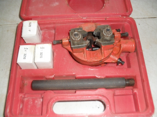 เครื่องต๊าปเกลียวท่อแบบมือ ,