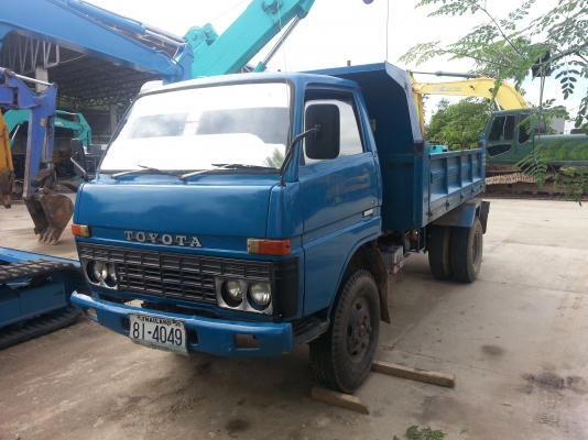 ขา่ยรถบรรทุกดัมพ์ 6ล้อTOYOTA ปี36