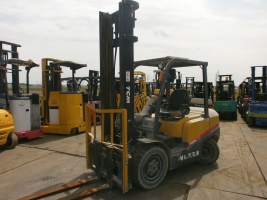 ต้องการขายรถ TCM FD 3 TON เสาสูง 4.5 เมตร