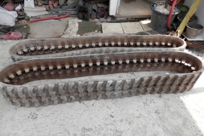 แทรคยาง สภาพ80\% .ใช้กับรถแบคโฮขนาดPC20 ขายถูก1คู่