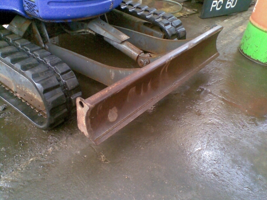 ต้องการขายรถแบคโฮยี่ห้อ komatsu-pc20 FR-2 รถนำเข้าจากญี่ปุ่น ต้องการขายรถแบคโฮยี่ห้อ komatsu-pc20 FR-2 รถนำเข้าจากญี่ปุ่น