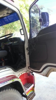 รถบรรทุก 6 ล้อ ยี่ห้อ ISUZU รุ่น FTR 200 แรงม้า