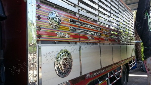 รถบรรทุก 6 ล้อ ยี่ห้อ ISUZU รุ่น FTR 200 แรงม้า