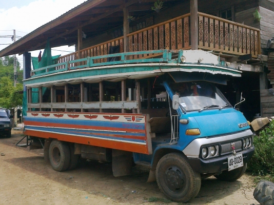 6 ล้อ รถดยสาร toyota เครื่อง85เเรง สภาพดี ทะเบียนพร้อม ราคา 145,000 คุยกันได้ 6 ล้อ รถดยสาร toyota เครื่อง85เเรง สภาพดี ทะเบียนพร้อม ราคา 145,000 คุยกันได้